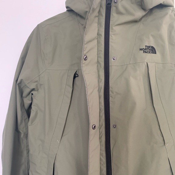 NWOT DryVent Rain Jacket: The North Face - Picture 12 of 13